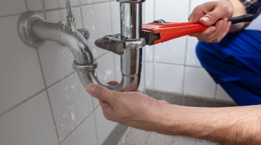 Expert burst pipe repair services in Francisco, IN